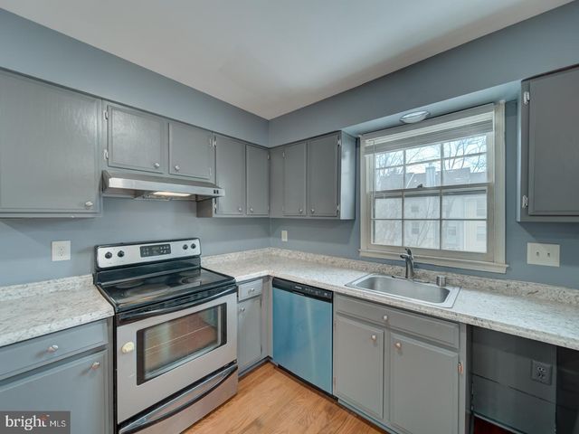 9865 HIGH WATER CT, Burke, VA 22015