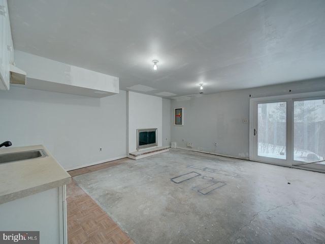 9865 HIGH WATER CT, Burke, VA 22015