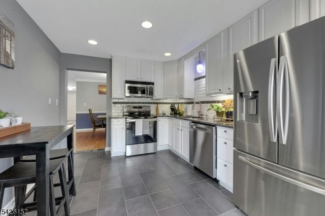 80 Magnolia Way, North Haledon Boro, NJ 07508