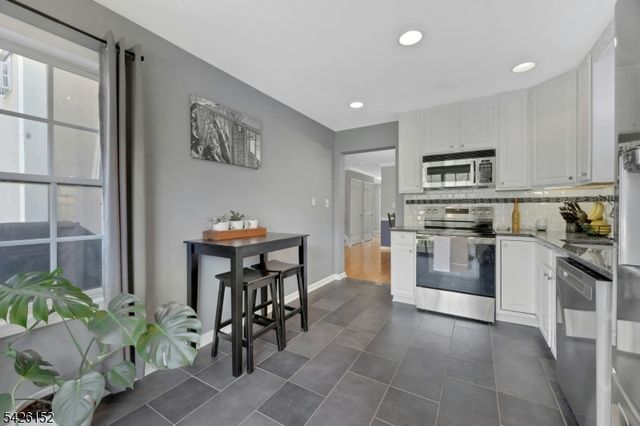 80 Magnolia Way, North Haledon Boro, NJ 07508