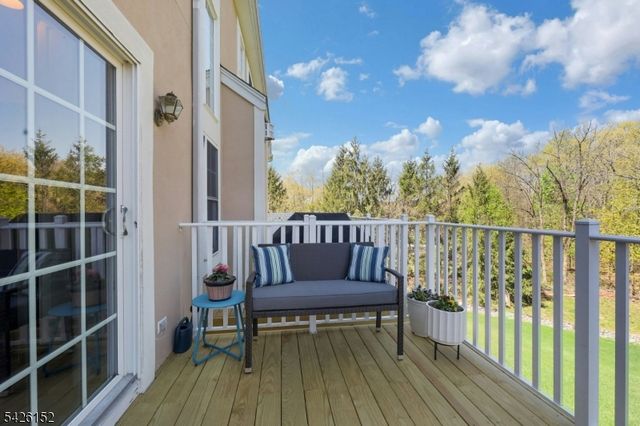 80 Magnolia Way, North Haledon Boro, NJ 07508