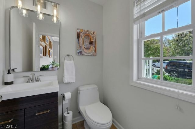 80 Magnolia Way, North Haledon Boro, NJ 07508