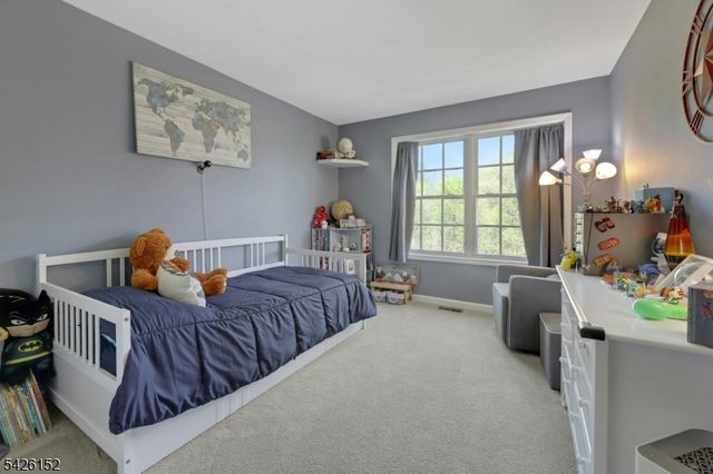 80 Magnolia Way, North Haledon Boro, NJ 07508