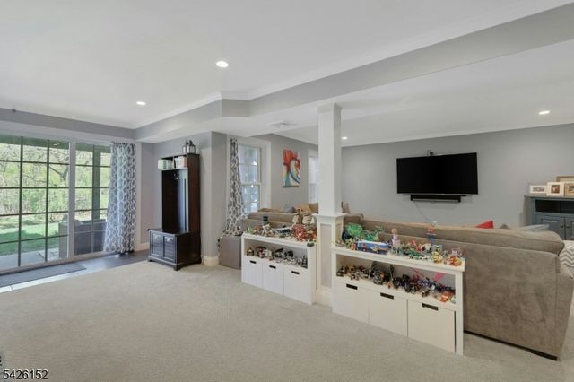 80 Magnolia Way, North Haledon Boro, NJ 07508