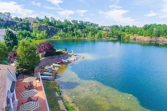 80 Magnolia Way, North Haledon Boro, NJ 07508