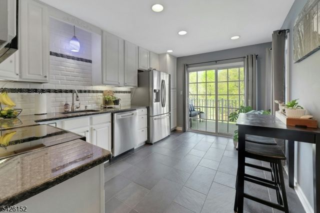 80 Magnolia Way, North Haledon Boro, NJ 07508