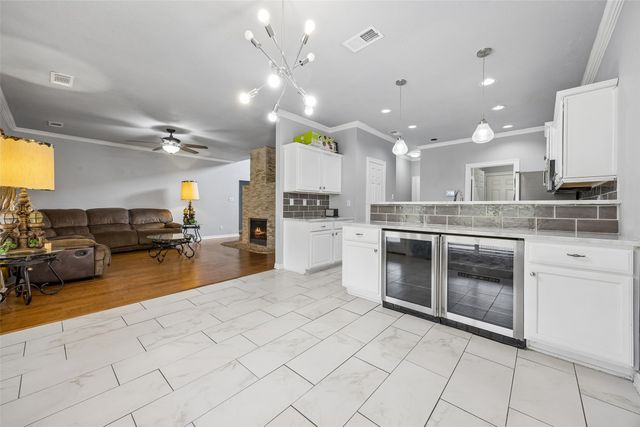 217 Matlock Meadow Drive, Arlington, TX 76002