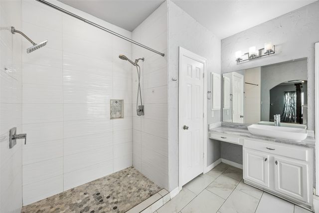 217 Matlock Meadow Drive, Arlington, TX 76002