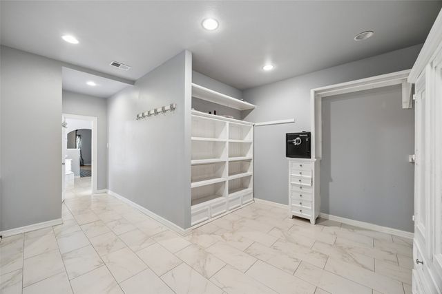 217 Matlock Meadow Drive, Arlington, TX 76002