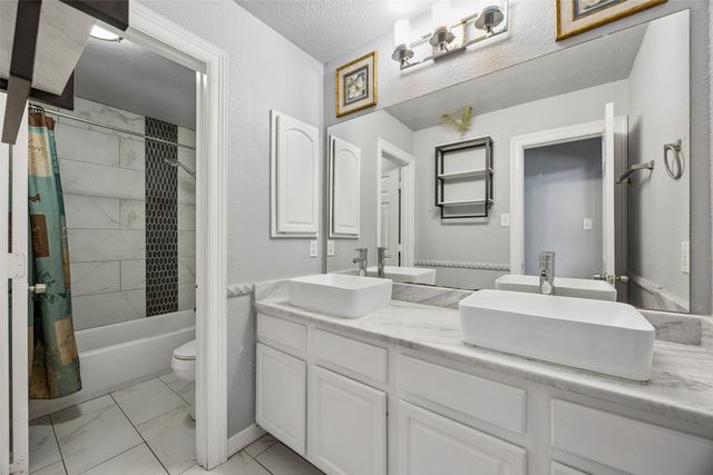 217 Matlock Meadow Drive, Arlington, TX 76002