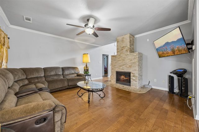 217 Matlock Meadow Drive, Arlington, TX 76002