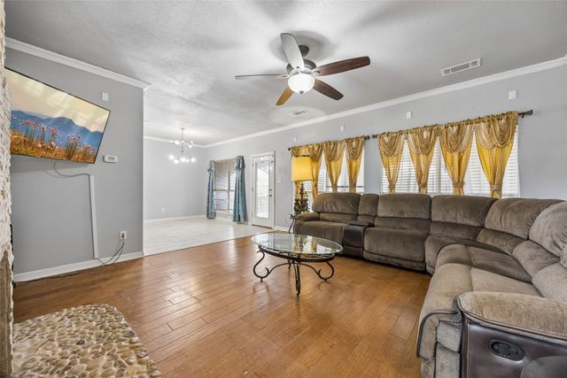 217 Matlock Meadow Drive, Arlington, TX 76002