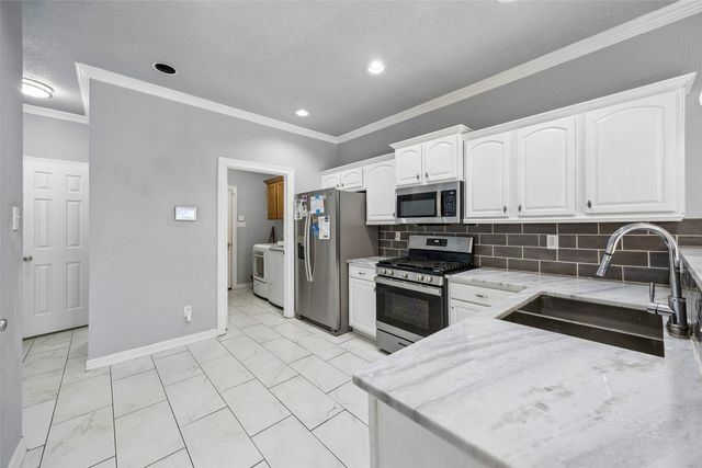 217 Matlock Meadow Drive, Arlington, TX 76002