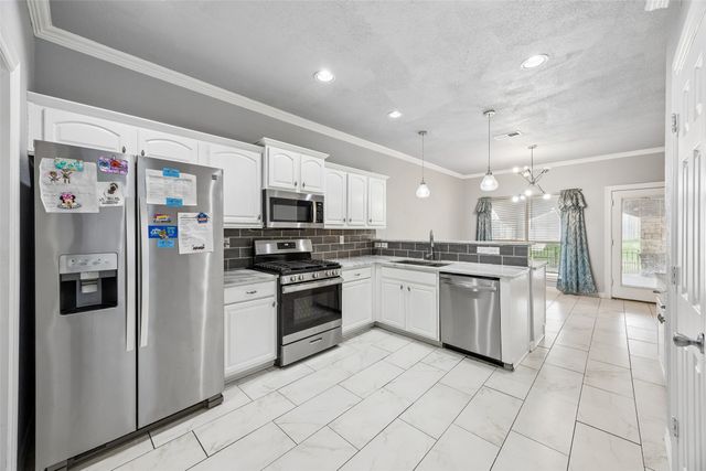 217 Matlock Meadow Drive, Arlington, TX 76002