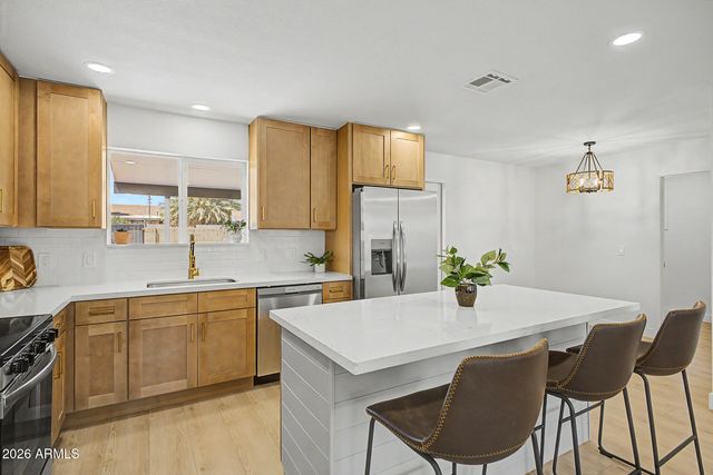 602 E OSAGE Avenue, Apache Junction, AZ 85119