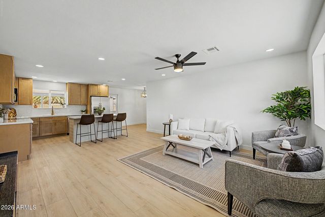 602 E OSAGE Avenue, Apache Junction, AZ 85119
