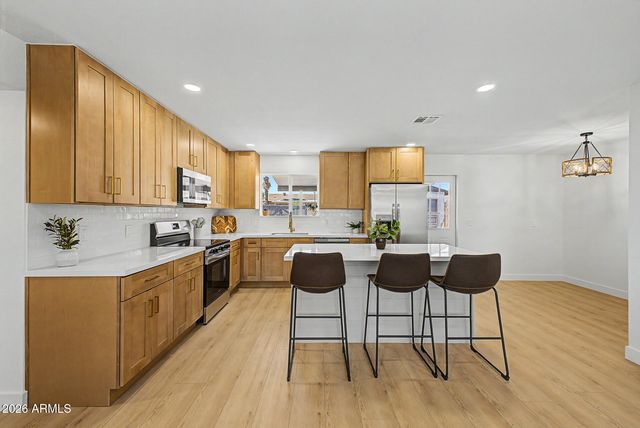 602 E OSAGE Avenue, Apache Junction, AZ 85119