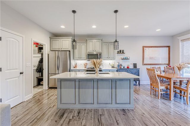 1506 Cross Creek Drive, Grain Valley, MO 64029