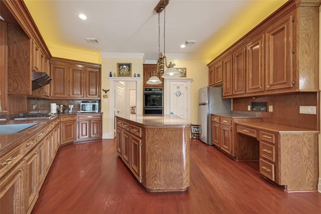 37 Greensward Lane, Sugar Land, TX 77479