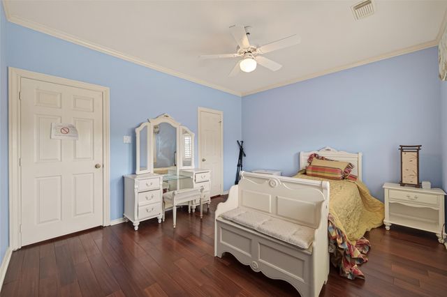 37 Greensward Lane, Sugar Land, TX 77479