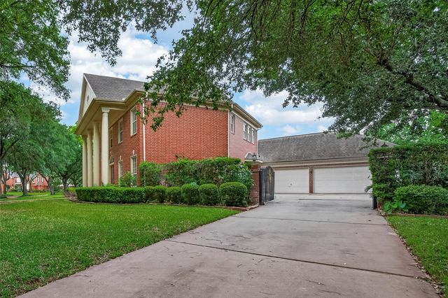 37 Greensward Lane, Sugar Land, TX 77479