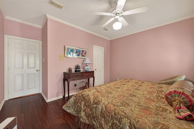 37 Greensward Lane, Sugar Land, TX 77479