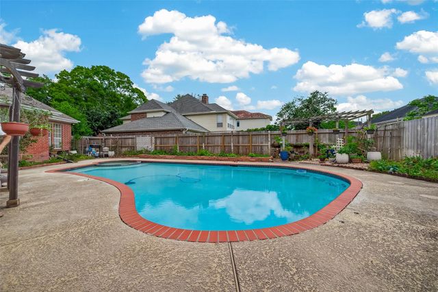 37 Greensward Lane, Sugar Land, TX 77479