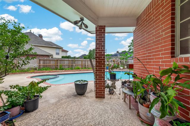 37 Greensward Lane, Sugar Land, TX 77479