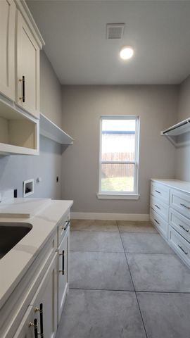 740 Arledge Street, Azle, TX 76020