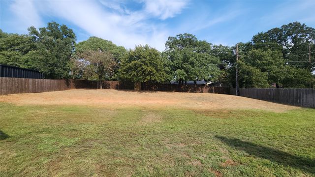 740 Arledge Street, Azle, TX 76020