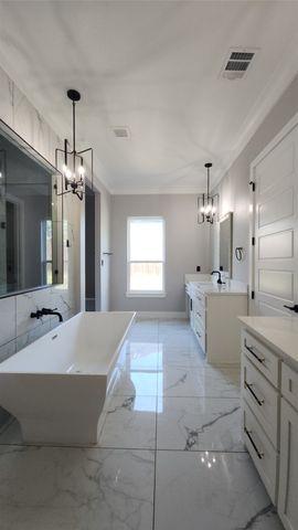 740 Arledge Street, Azle, TX 76020