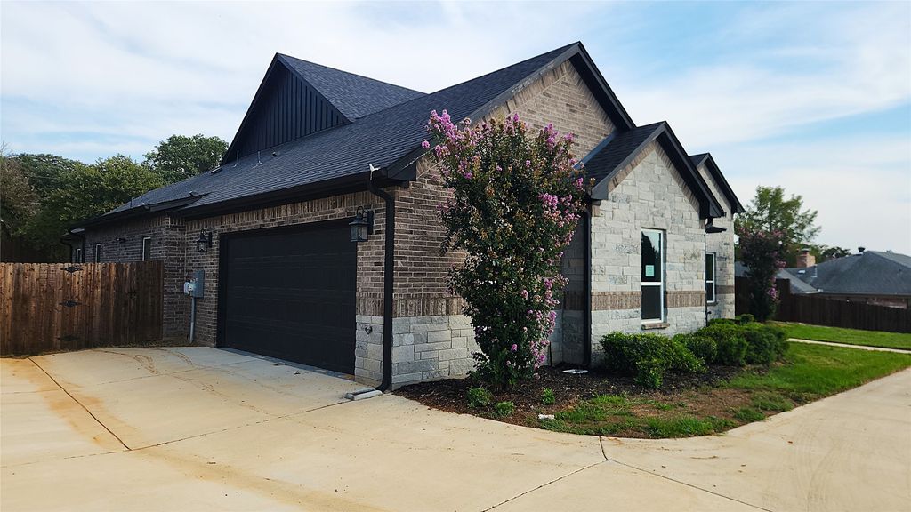 740 Arledge Street, Azle, TX 76020 — photo 2