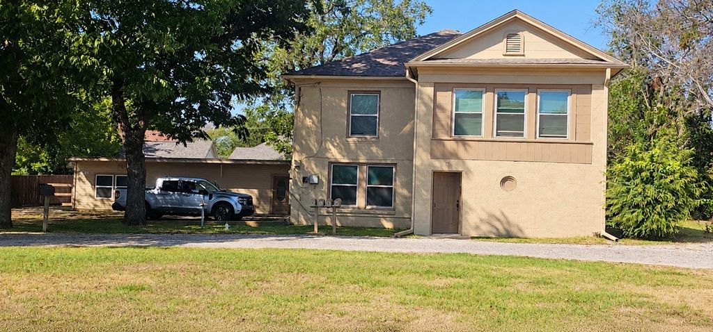 2615 N Elm Street, Denton, TX 76201 — exterior