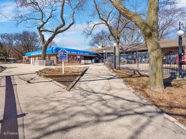 5516 E Lake Drive 92C, Lisle, IL 60532