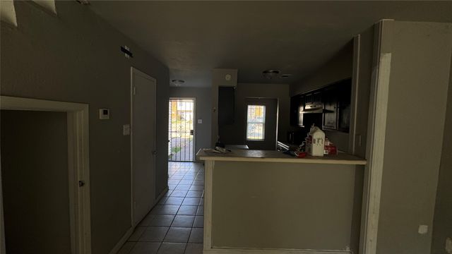 9434 Olde Towne Row, Dallas, TX 75227