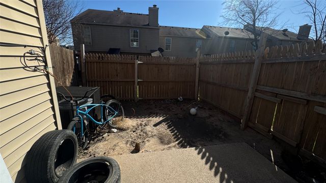 9434 Olde Towne Row, Dallas, TX 75227