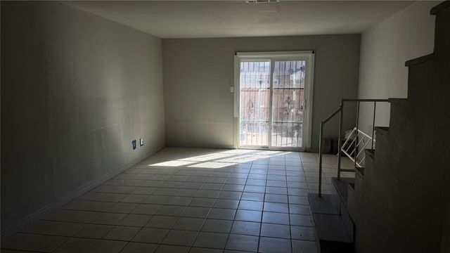 9434 Olde Towne Row, Dallas, TX 75227