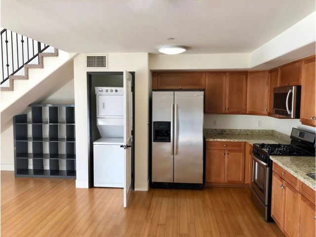 255 W 7th 20, San Pedro, CA 90731