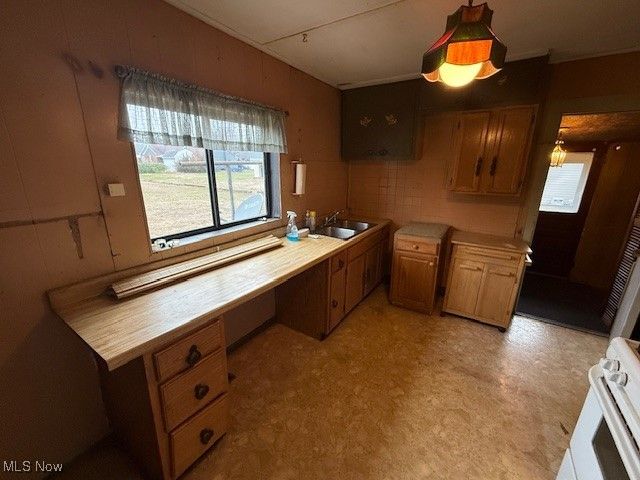 807 Clement Avenue, Belpre, OH 45714