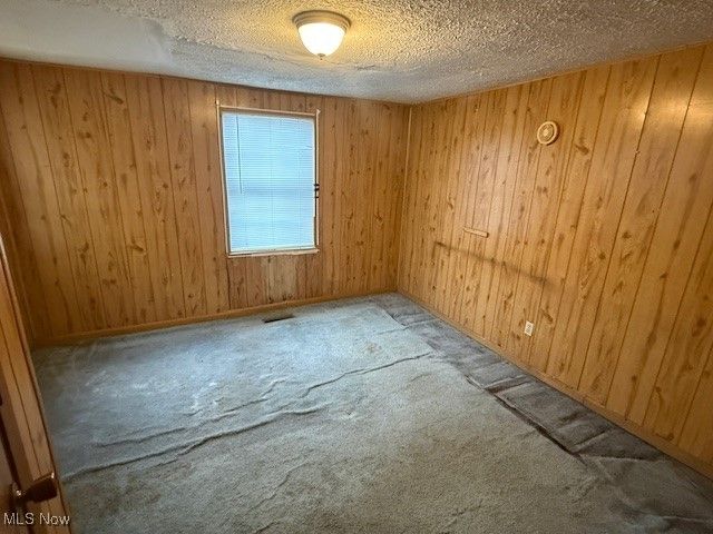 807 Clement Avenue, Belpre, OH 45714