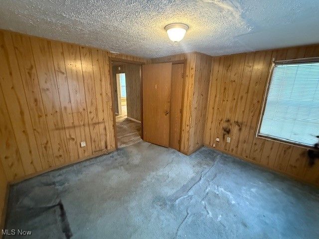 807 Clement Avenue, Belpre, OH 45714