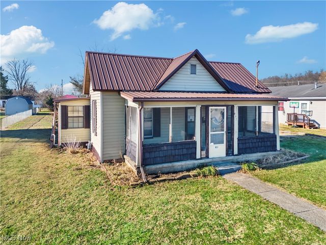 807 Clement Avenue, Belpre, OH 45714