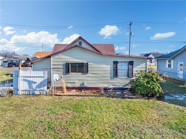 807 Clement Avenue, Belpre, OH 45714