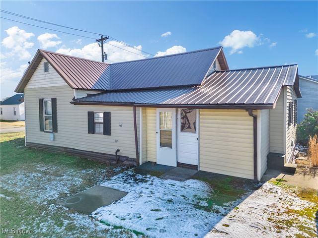 807 Clement Avenue, Belpre, OH 45714