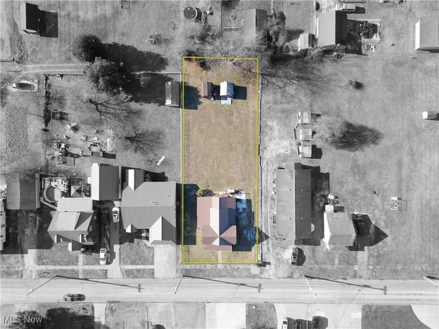 807 Clement Avenue, Belpre, OH 45714