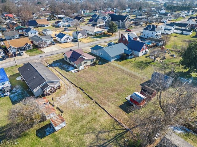 807 Clement Avenue, Belpre, OH 45714