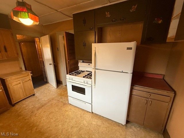 807 Clement Avenue, Belpre, OH 45714