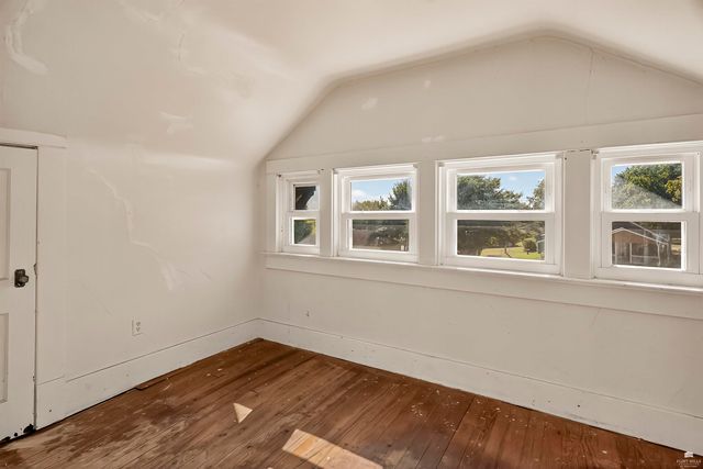 306 3rd Street, Wakefield, KS 67487