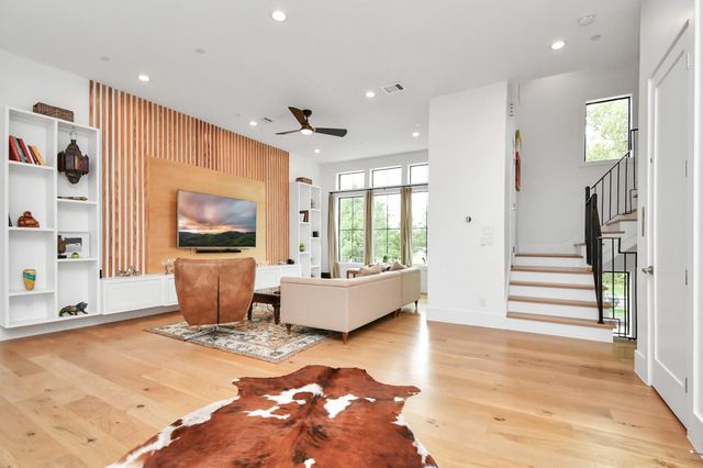 2303 Yupon Street, Houston, TX 77006