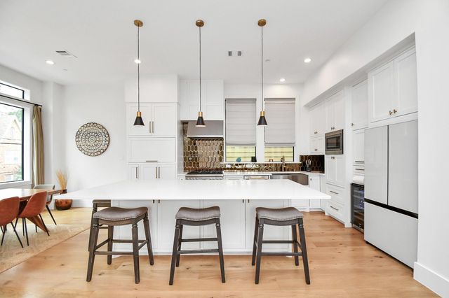 2303 Yupon Street, Houston, TX 77006
